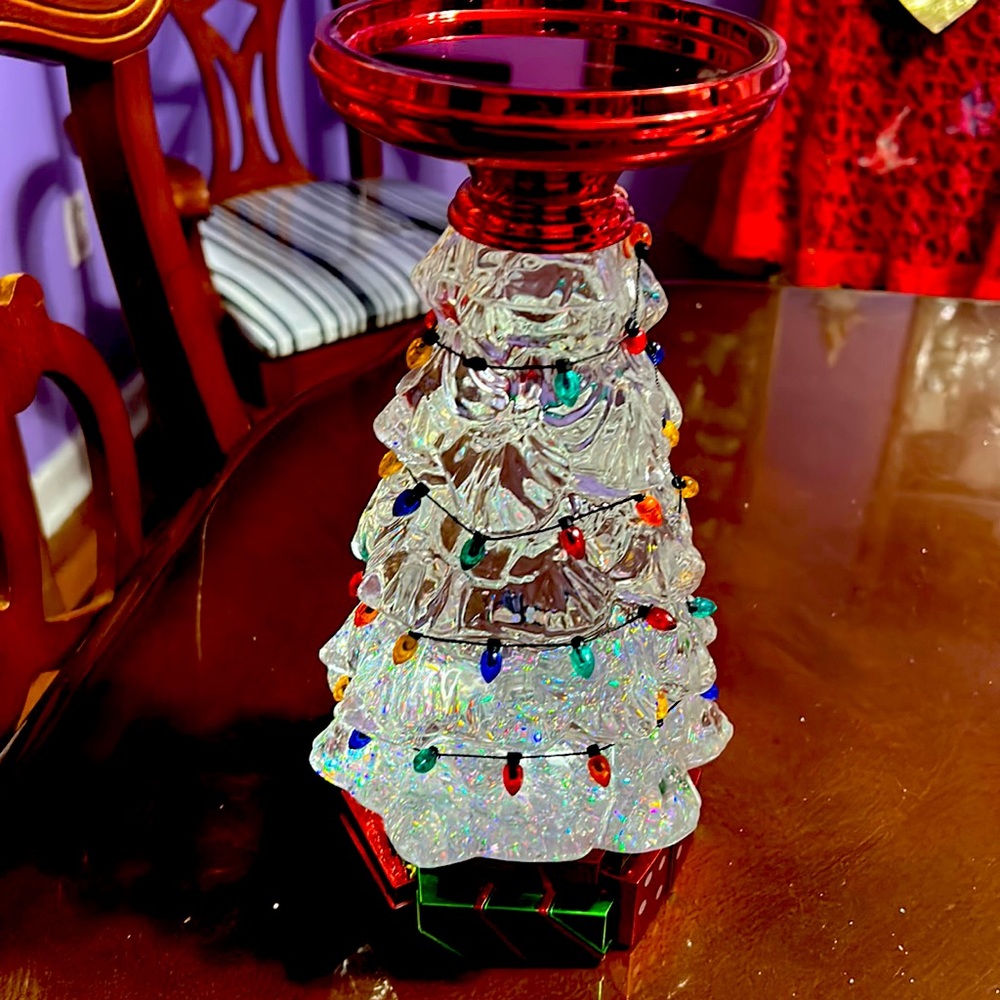 Beautiful Xmas candle holder lights up 3 AA batteries
